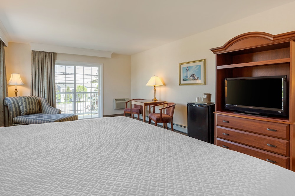 Luxury Room, 1 King Bed, Balcony photo 3