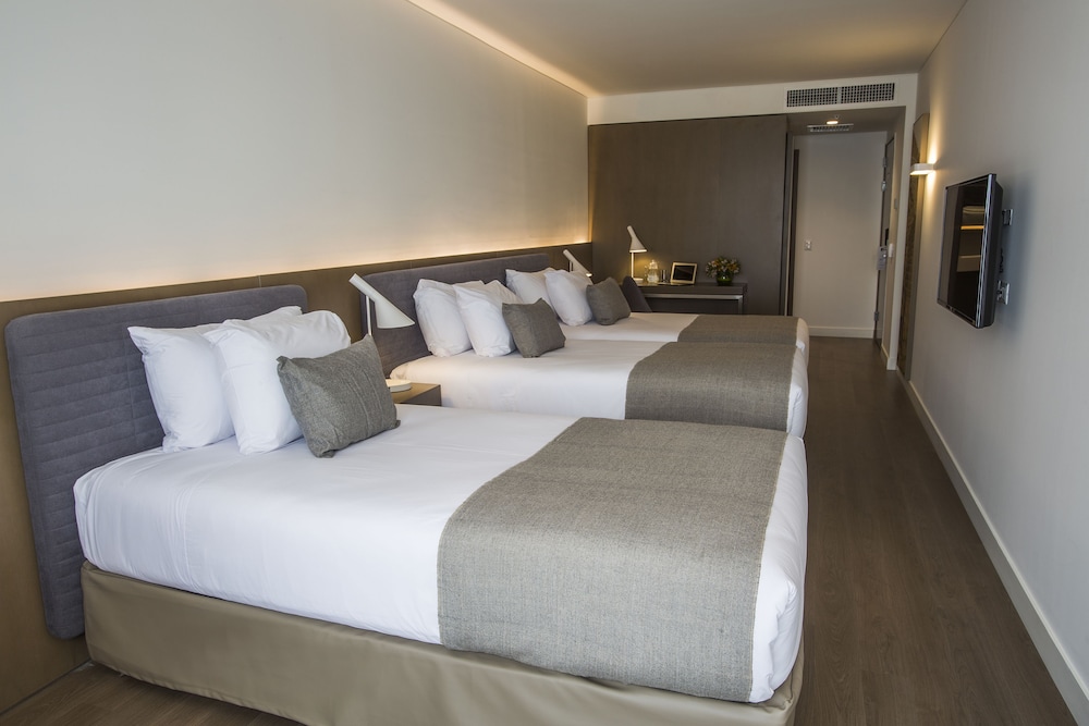 Classic Room, 3 Twin Beds, City View - Photo 3