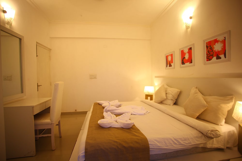 All White Suite photo 2