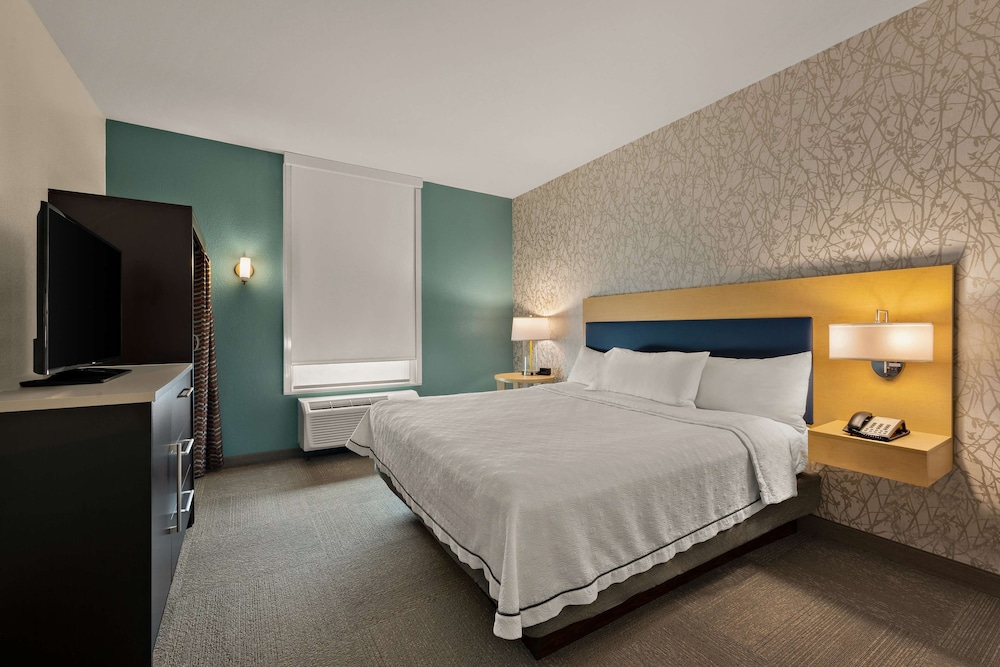 Suite, 1 King Bed, Accessible, Non Smoking (Hearing)