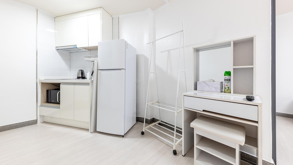 Basic Room, 1 Bedroom (104) - Photo 6