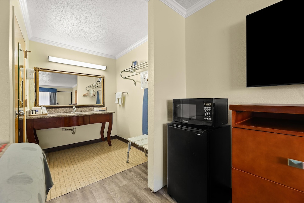 Room, 2 Double Beds, Non Smoking - Photo 2