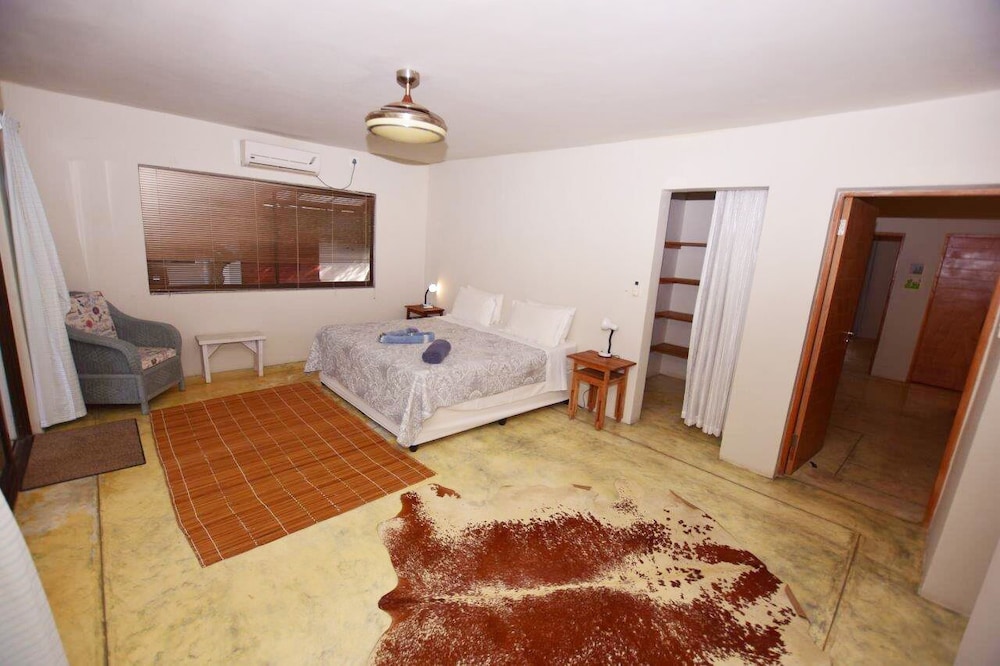 House, 4 Bedrooms photo 2