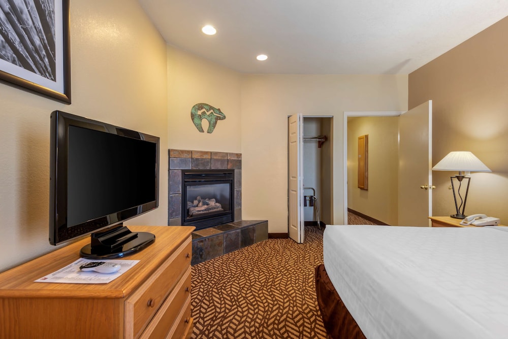 Suite, 1 King Bed, Non Smoking, Fireplace