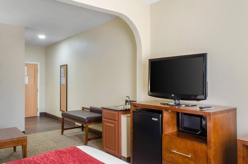 Suite, 1 King Bed, Non Smoking, Jetted Tub - Photo 3