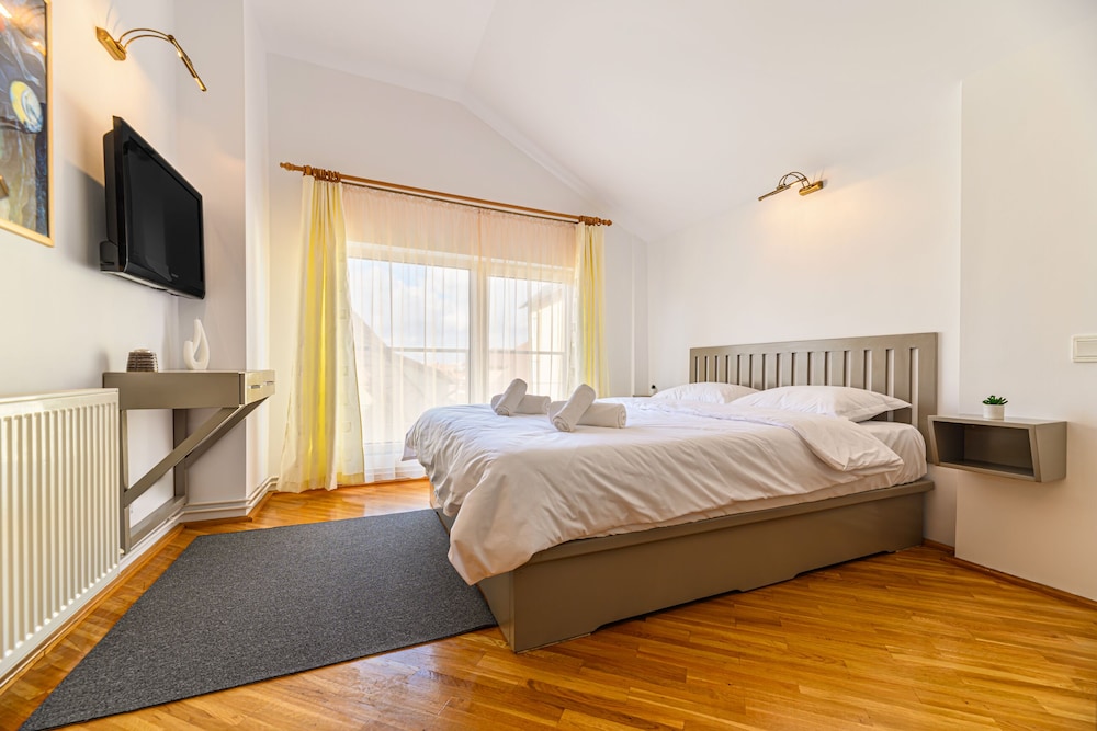Classic Double Room, City View photo 3