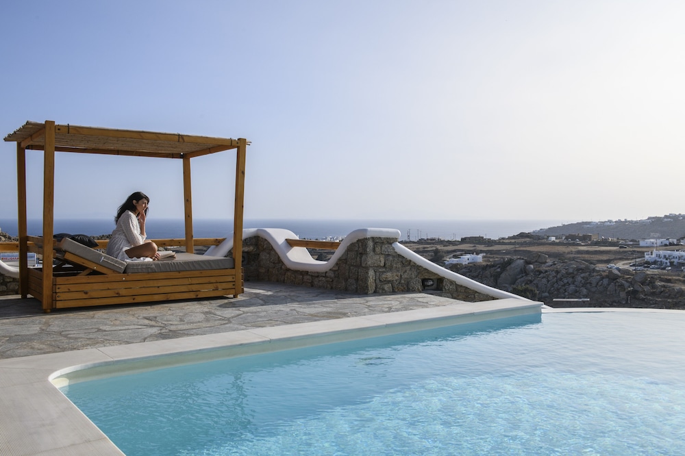 Private Pool Deluxe One-Bedroom Villa Sea View
