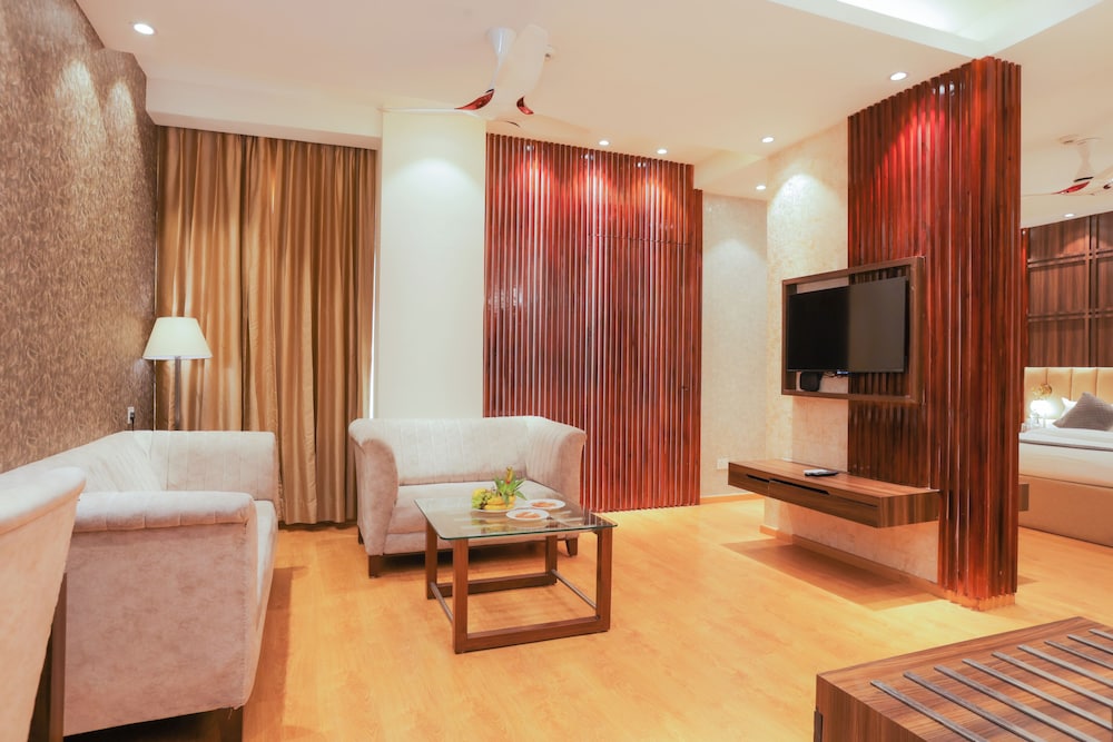 Royal Studio Suite photo 2