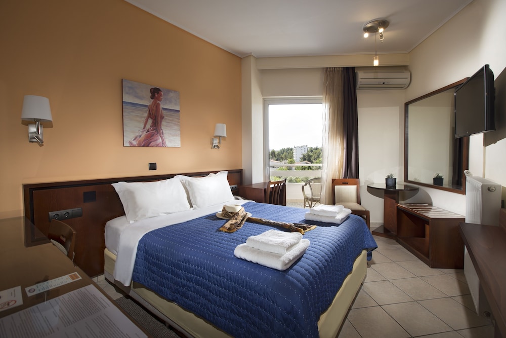 Double or Twin Room, Partial Sea View