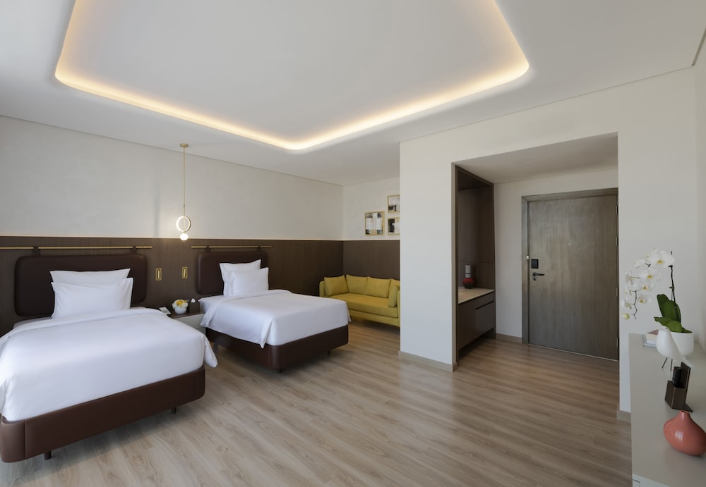 Deluxe Room, 2 Single Beds, City View photo 3