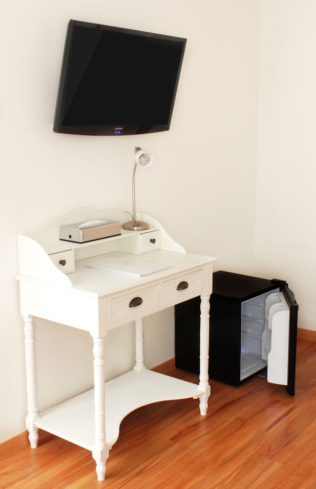 Standard Double or Twin Room - Photo 10