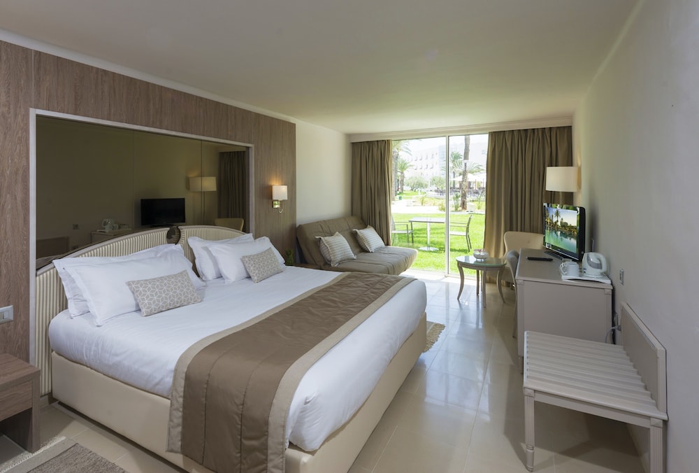 Standard Room, 1 Queen Bed - Photo 1
