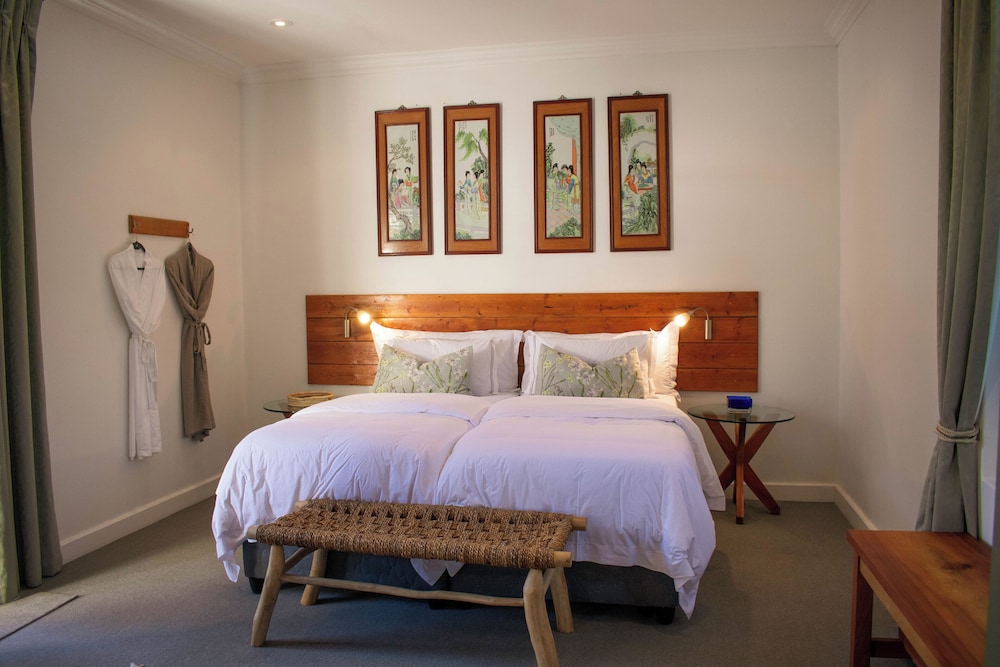 Luxury Suite, 1 Bedroom, Garden View, Poolside