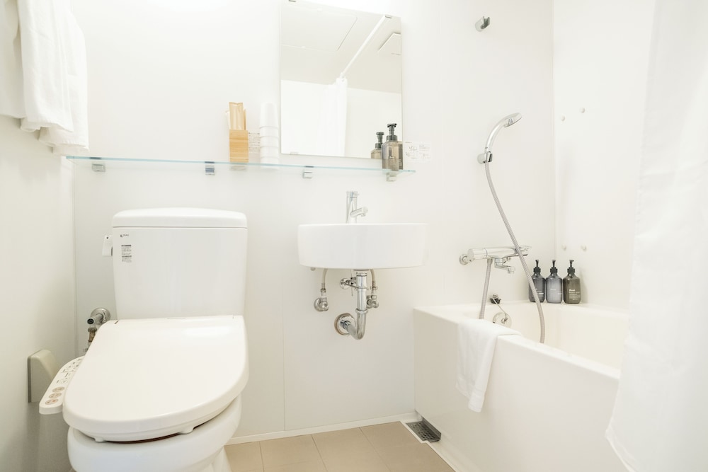 Signature Family Suite (Non-smoking) - Photo 14