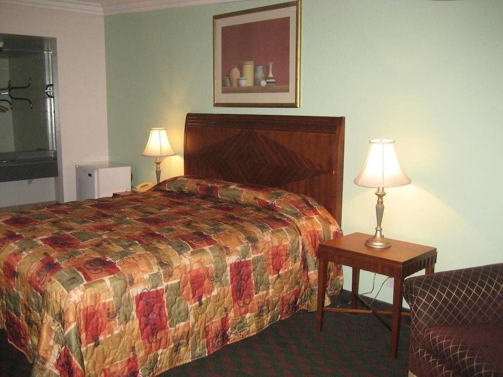 Standard Room, 1 King Bed