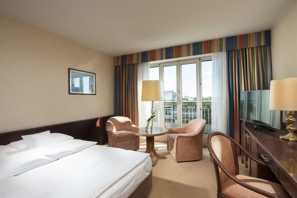 Comfort Queen Room - Photo 2