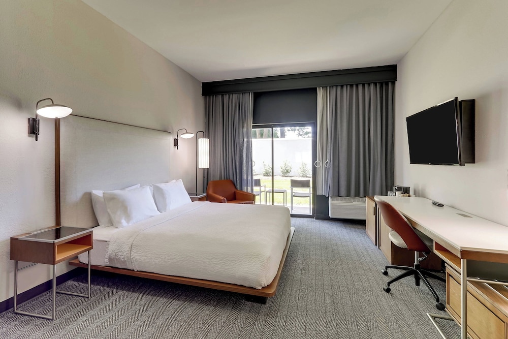 Room, 1 King Bed (Mobility/Hearing Accessible, Tub)