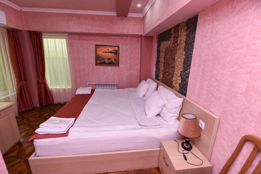 Classic Cottage, Multiple Beds, Kitchenette, Garden View photo 2