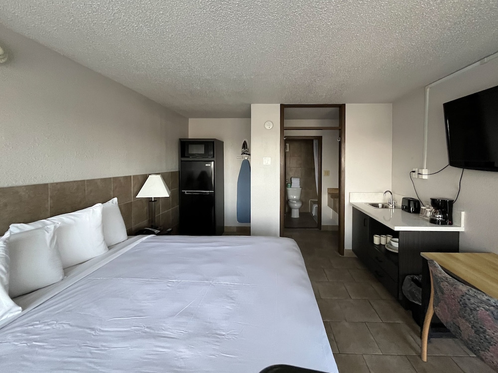 Standard Room, 1 King Bed, Accessible, Non Smoking photo 3