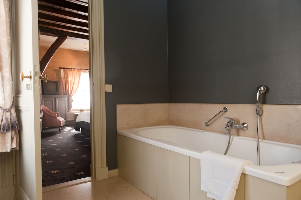 Deluxe Double Room, Canal View - Photo 11