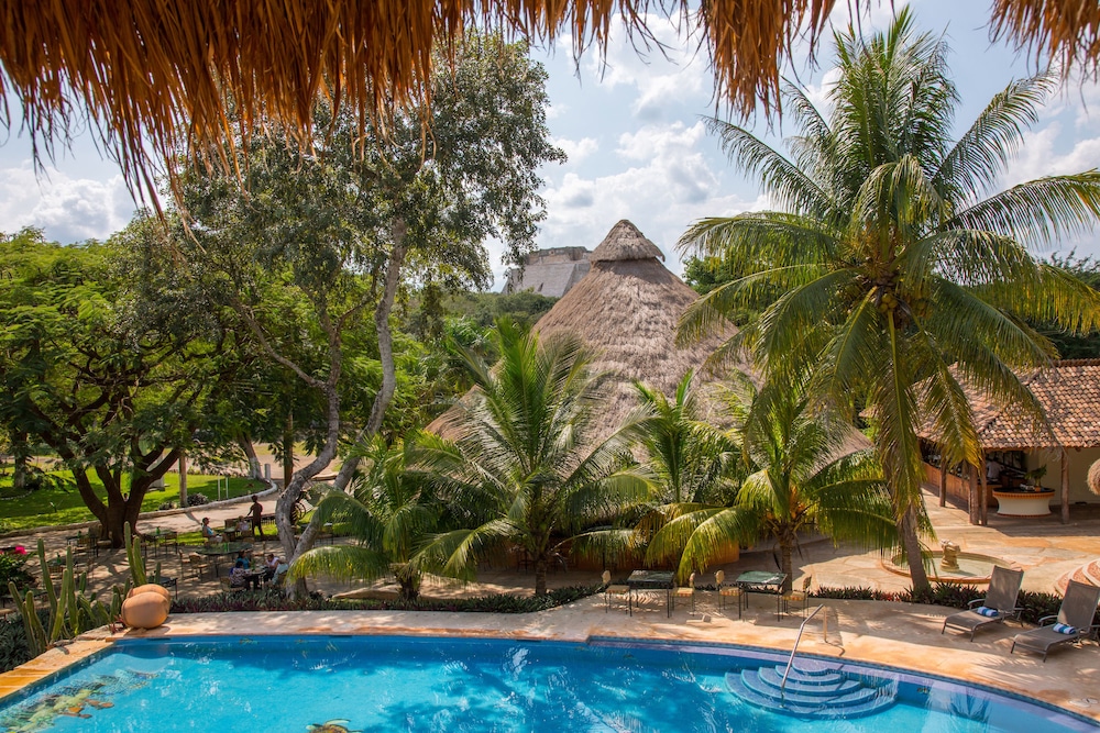 Honeymoon Loft, 1 King Bed, Bathtub, Pool View - Photo 3