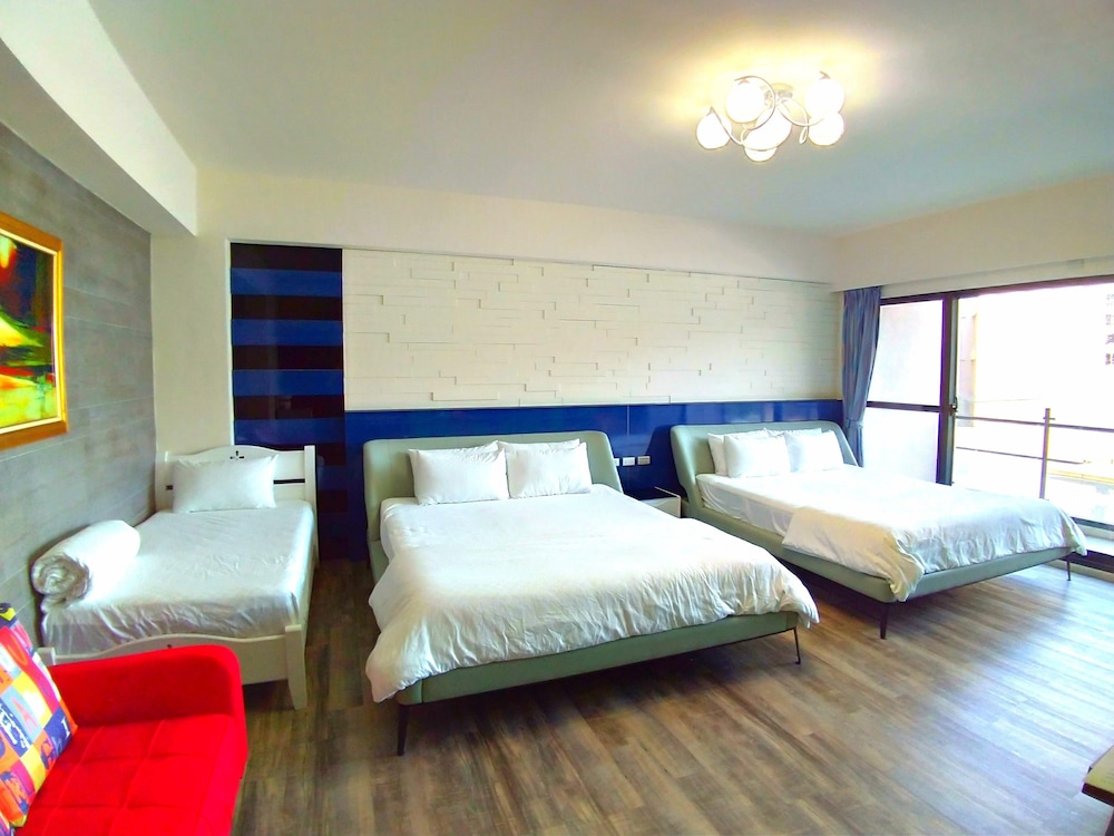 Family Room, Multiple Beds photo 3