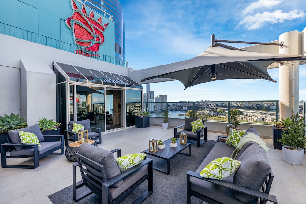 Stamford Suite - Photo 13