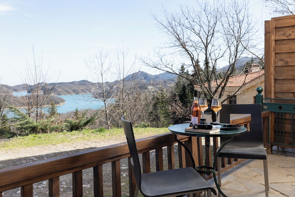 Standard Studio, Balcony, Lake View photo 3