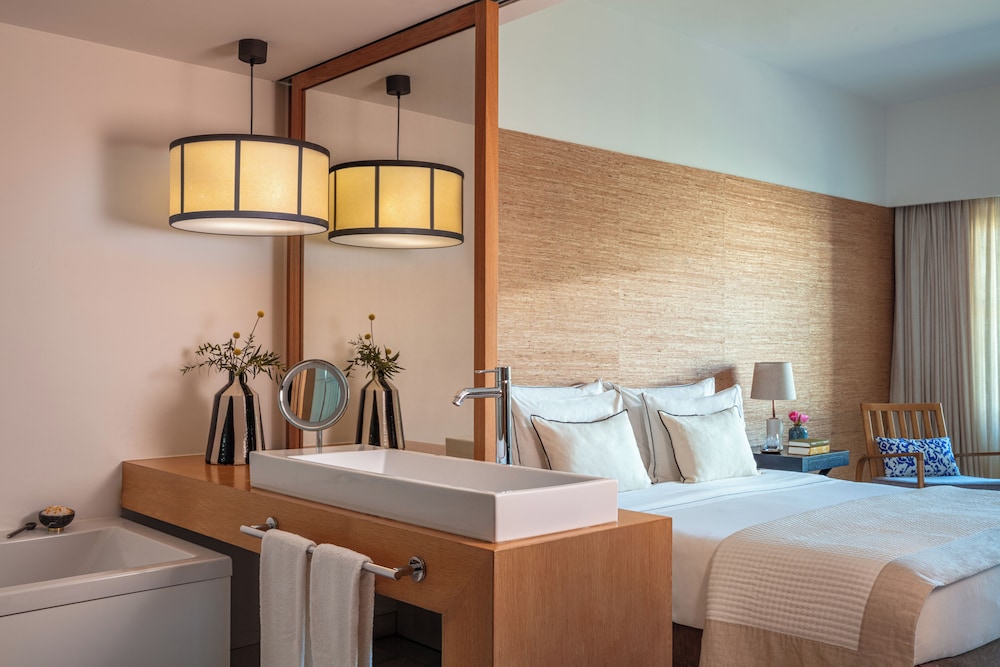 Suite, 1 Bedroom, Balcony, Pool View (Palms) - Photo 4