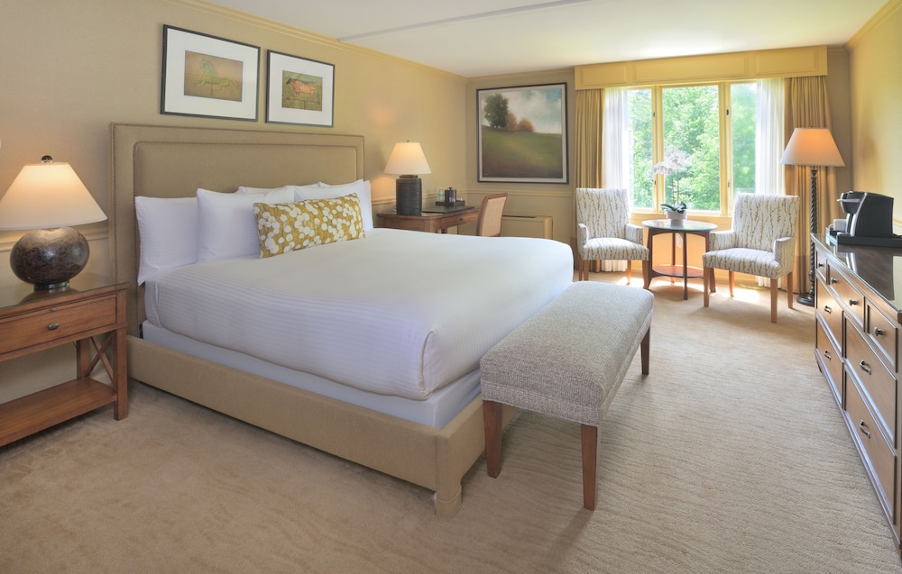 Deluxe King Bed With Partial River Views photo 1