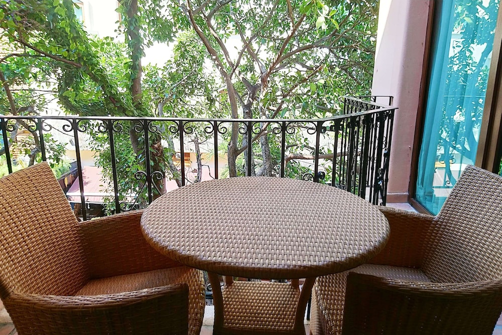Suite, 2 Bedrooms (Master) - Photo 10