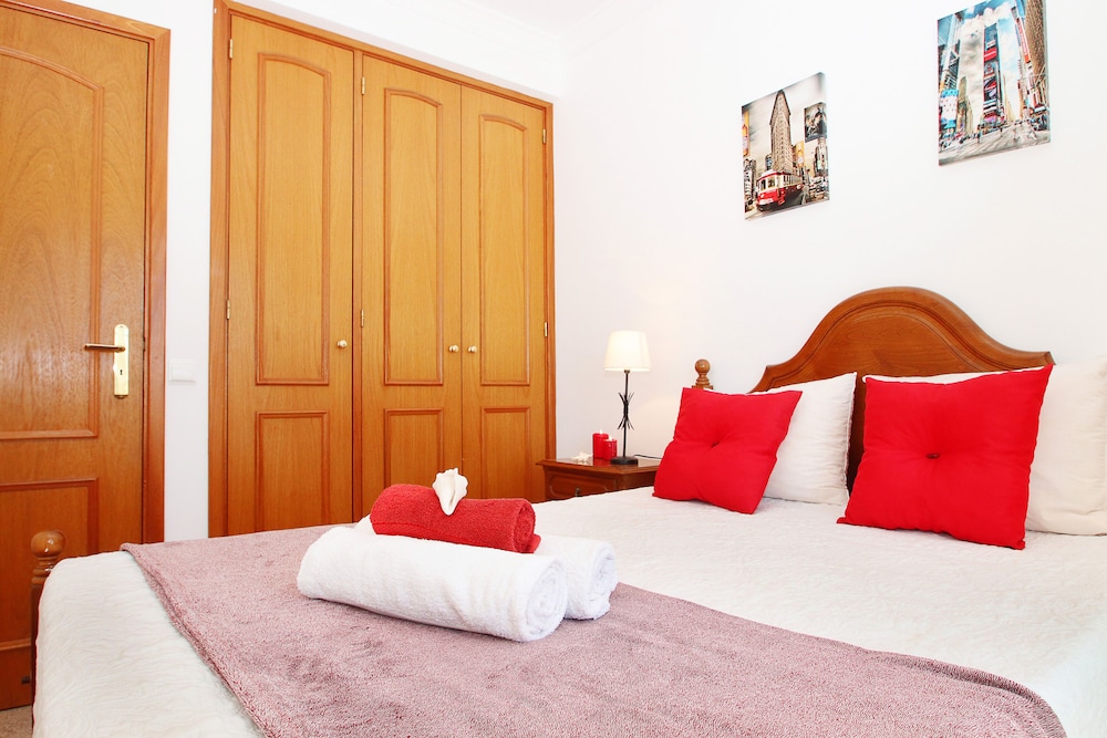 Apartment, 4 Bedrooms, Pool Access, Pool View