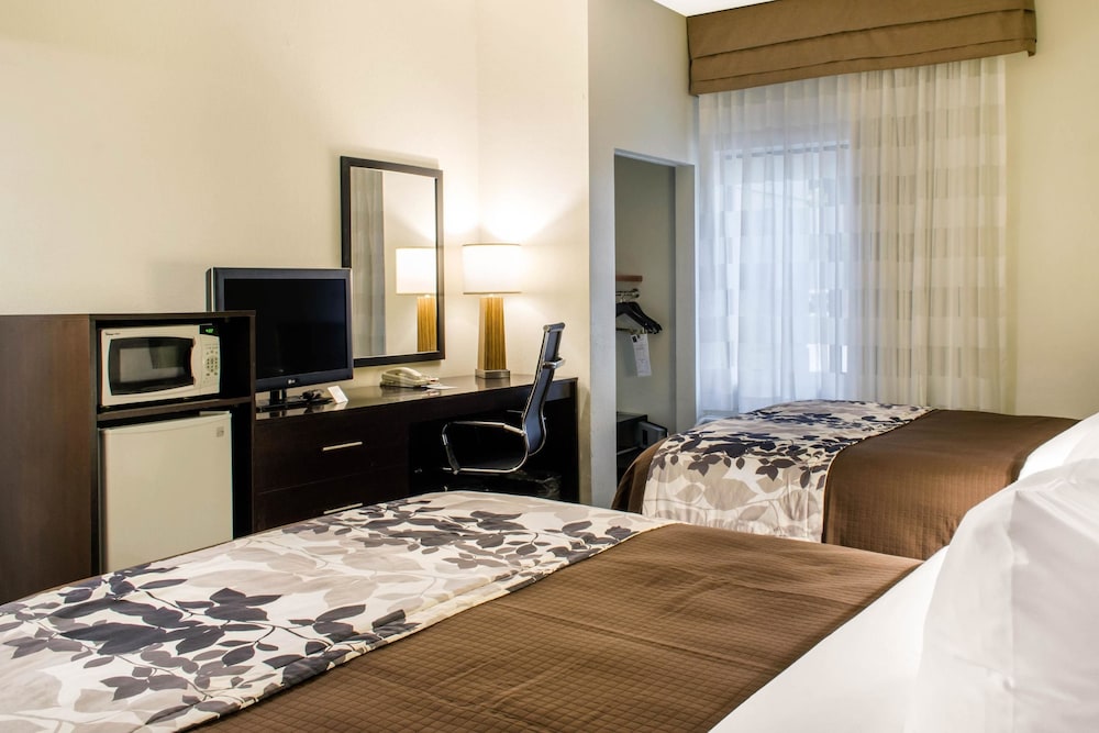 Standard Room, 2 Queen Beds, Non Smoking photo 1