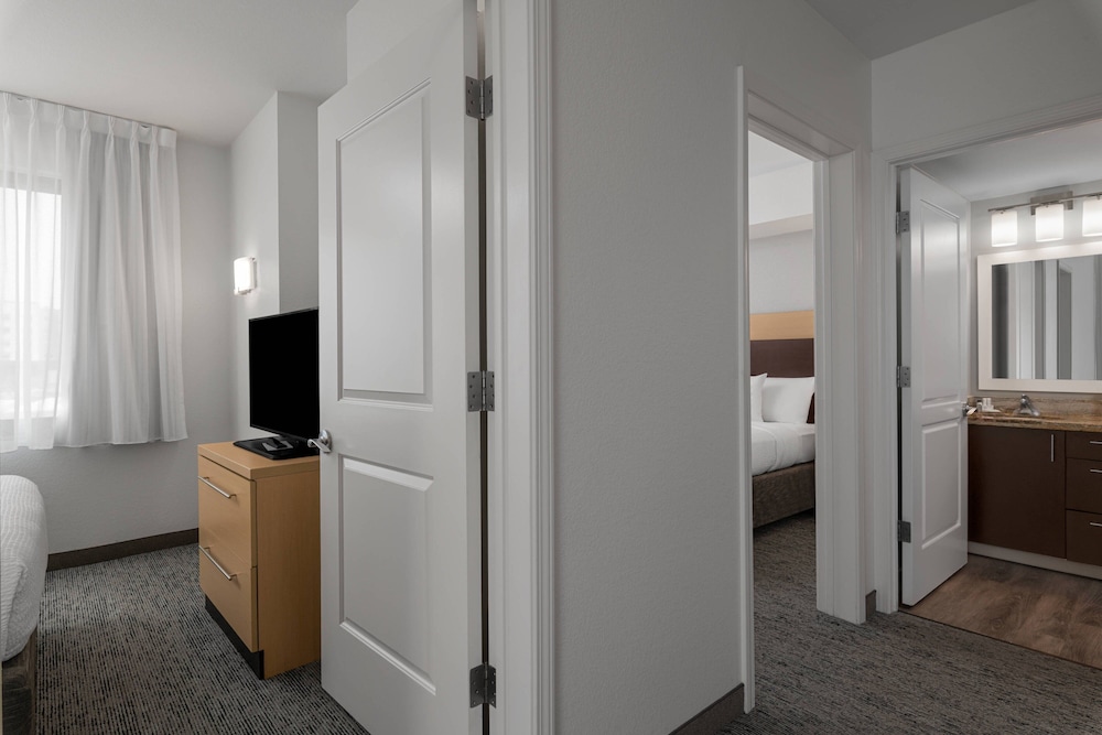 Suite, 1 Bedroom (Mobility/Hearing Accessible, Tub) photo 2