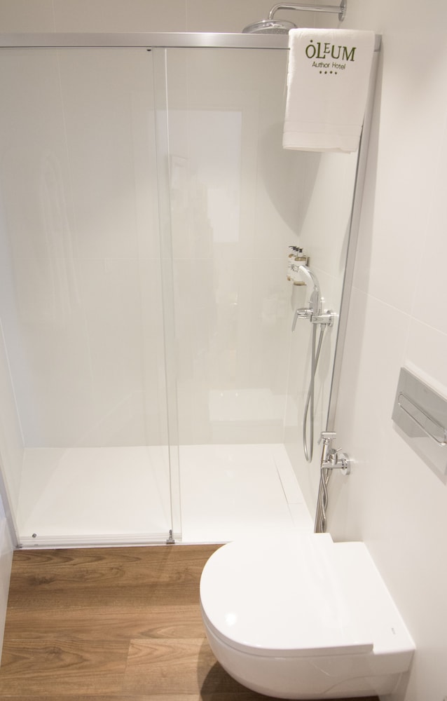 Double or Twin Room - Photo 31