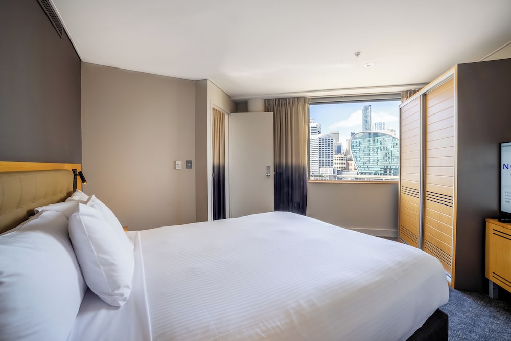 Executive Suite, 1 Double Bed (Darling Harbour Facing)