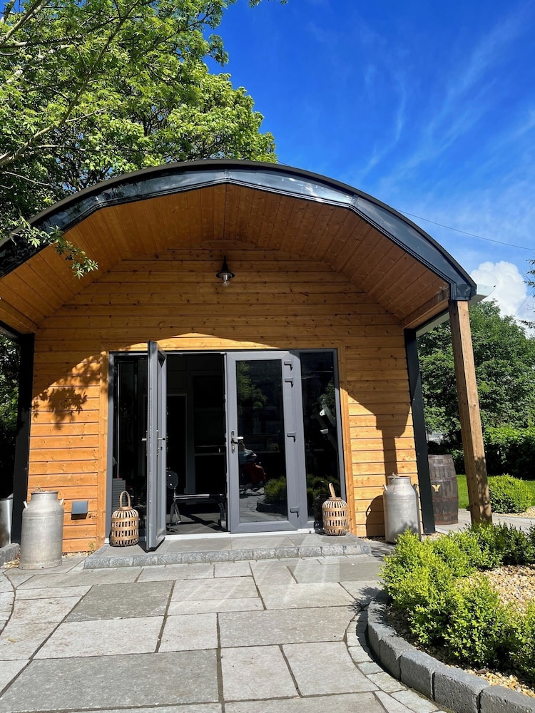 Gym garden cabin photo 2