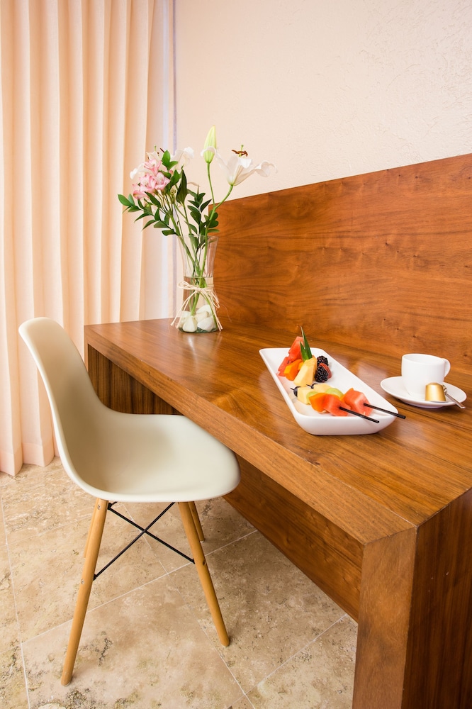 Elite Suite, 1 King Bed, Hot Tub