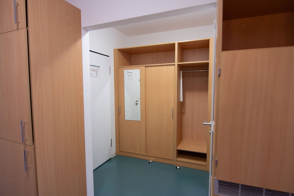 Standard Room, 3 Twin Beds photo 3