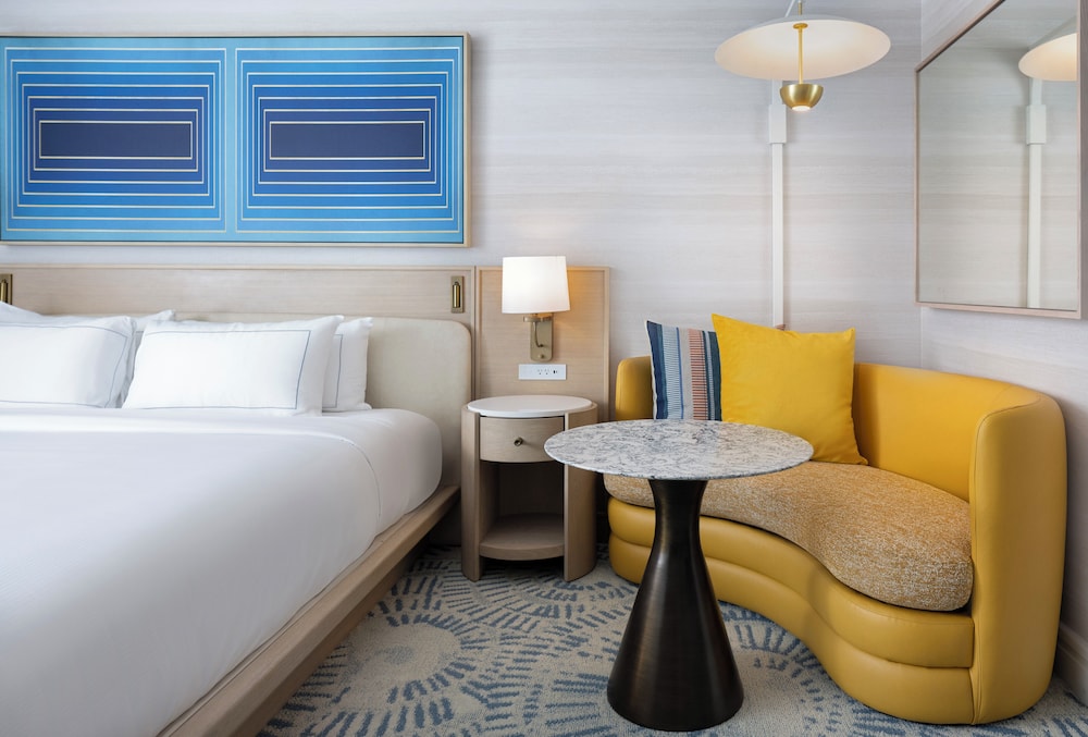 Junior Suite, 1 King Bed, Accessible (Roll-In Shower) - Photo 2