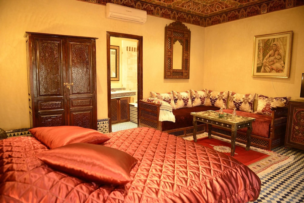 Deluxe Room - Photo 6