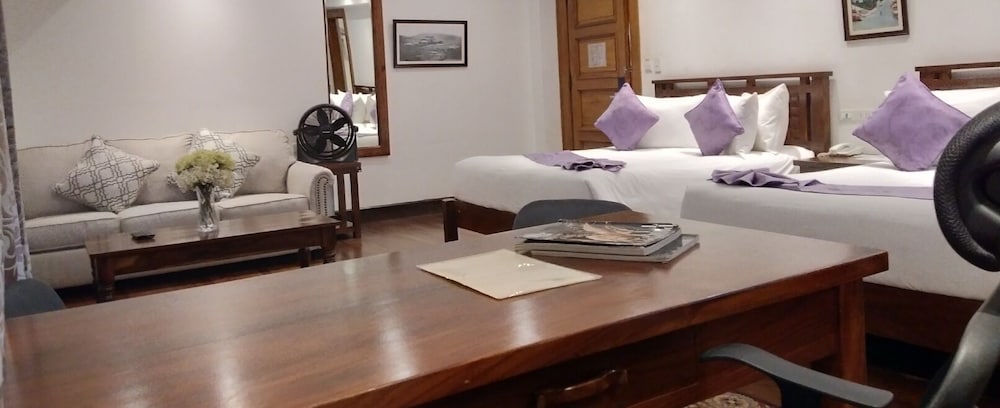 Botanical Suite with Jacuzzi