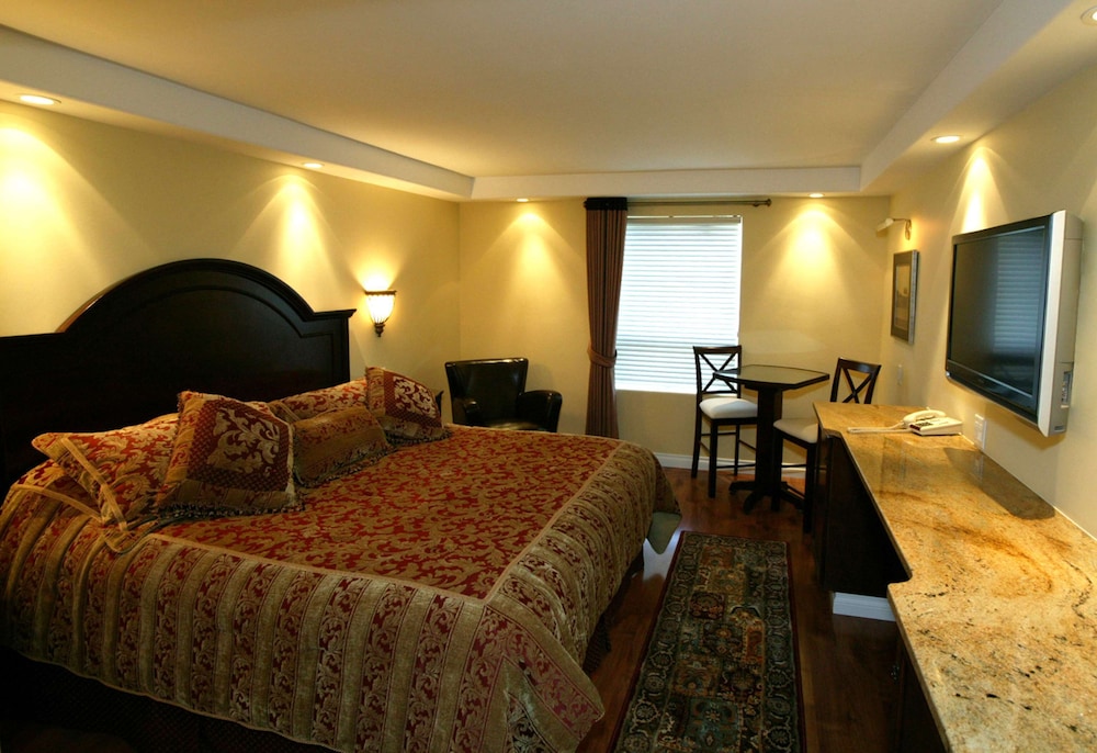 Signature Room, 1 King Bed photo 1