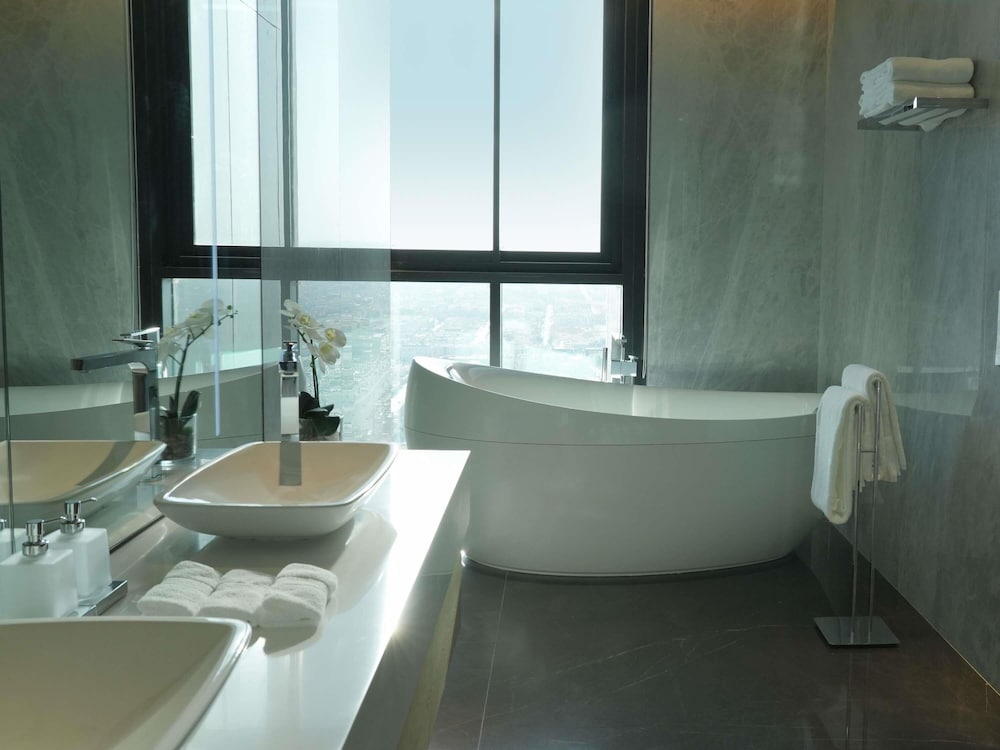 Fairmont, Penthouse thumbnail 6