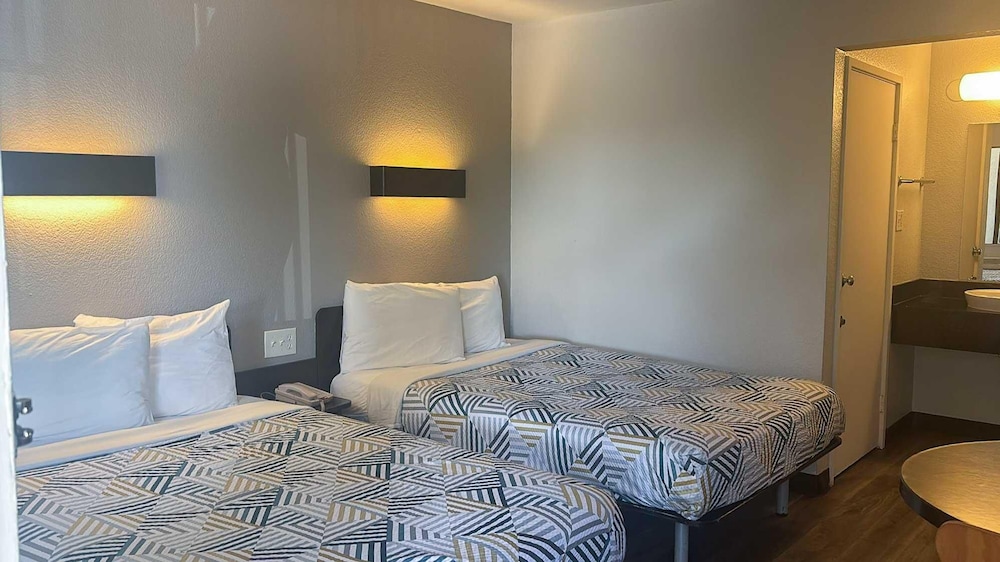 Deluxe Room, 2 Double Beds, Non Smoking, Refrigerator & Microwave photo 3