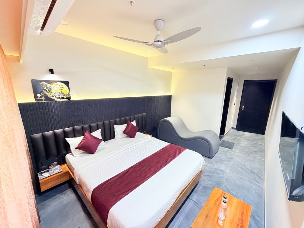 Club Sofa Room