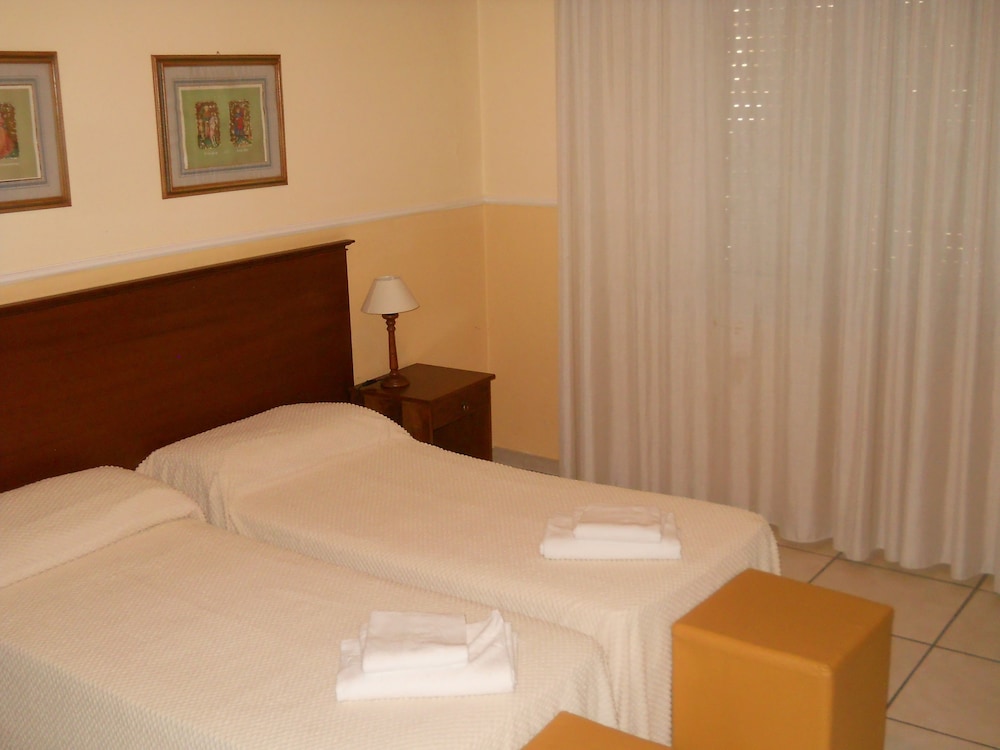 Standard Double or Twin Room photo 3
