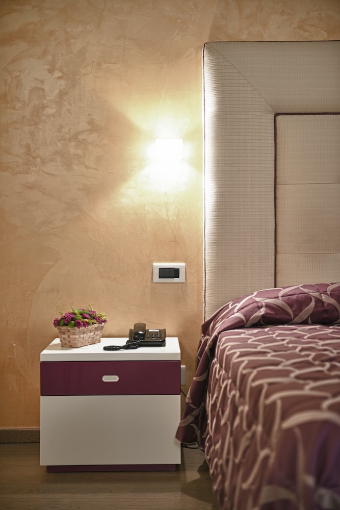 Junior Studio Suite, 2 Bedrooms, Bathtub, Mezzanine photo 2
