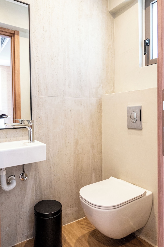 Elegant Suite - Photo 8