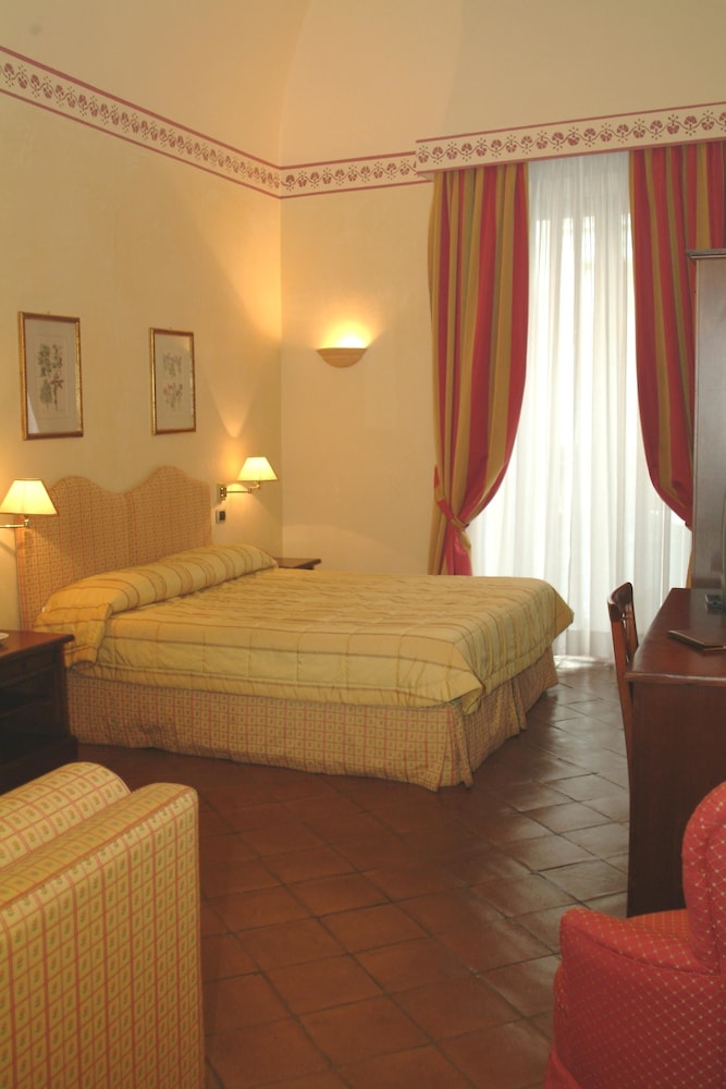 Classic Triple Room - Photo 2